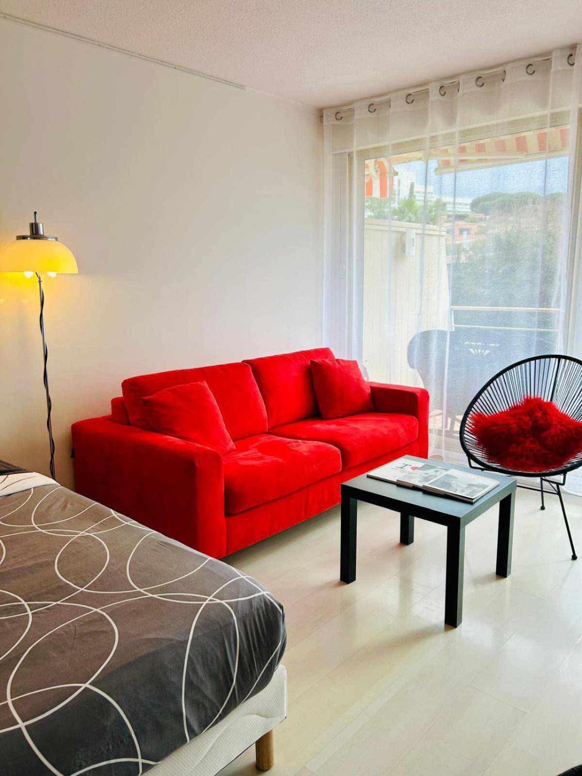 Red Master Apartment *